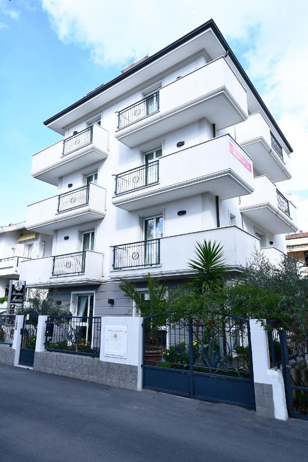 Residence Marlin Riccione Eksteriør billede