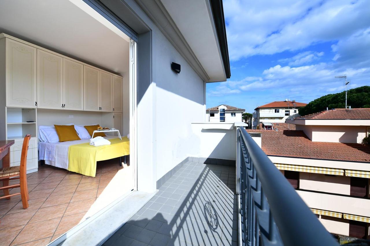 Residence Marlin Riccione Eksteriør billede