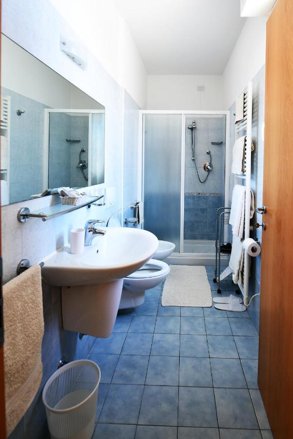 Residence Marlin Riccione Eksteriør billede