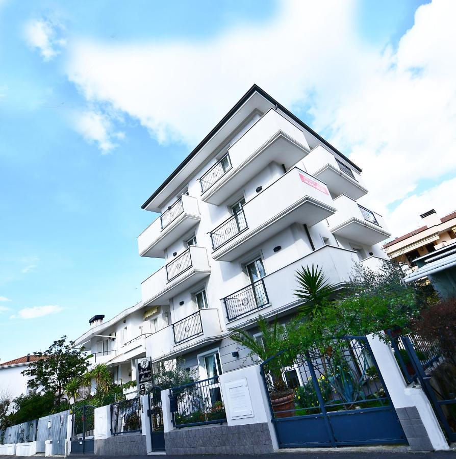 Residence Marlin Riccione Eksteriør billede